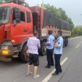 路警聯(lián)動嚴(yán)查超限，G107線違法車輛落網(wǎng)